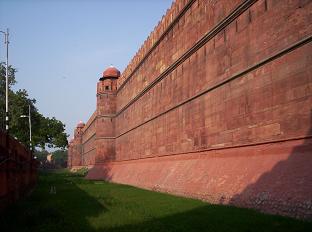 De muur van het rode fort