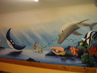 Een muurschildering in het hostel