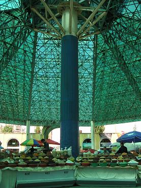 Een van de prachtige overdekte markten van de hoofdstad, Tashkent