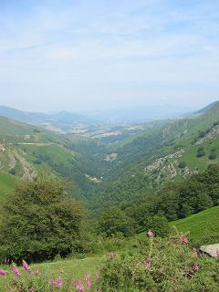 Genieten van het uitzicht in de Pyreneeen, vanaf de Col Izpegi