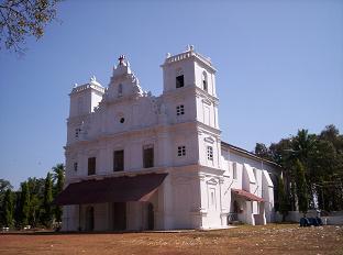 Veel statige kerken in Goa