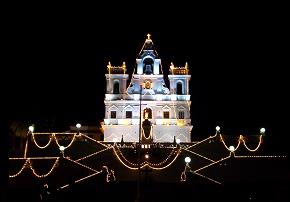 De kerk van Panaji in kerstsfeer