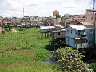 Een wijk aan de rivier