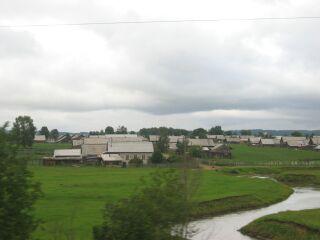 Een dorpje gezien vanuit de trein